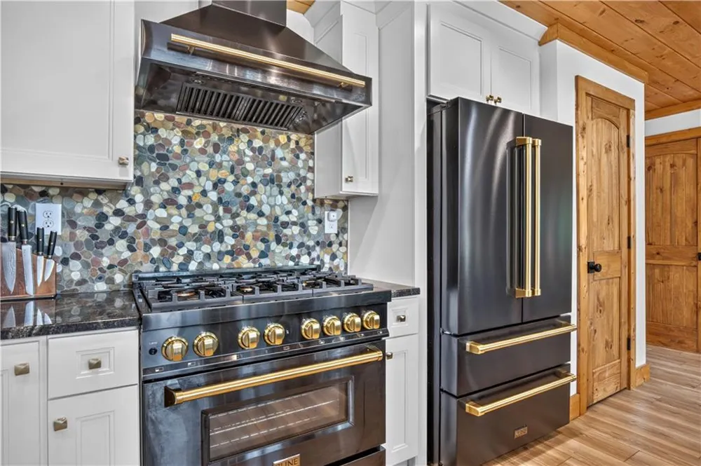 643 Woodstone Trail Ellijay, GA 30540