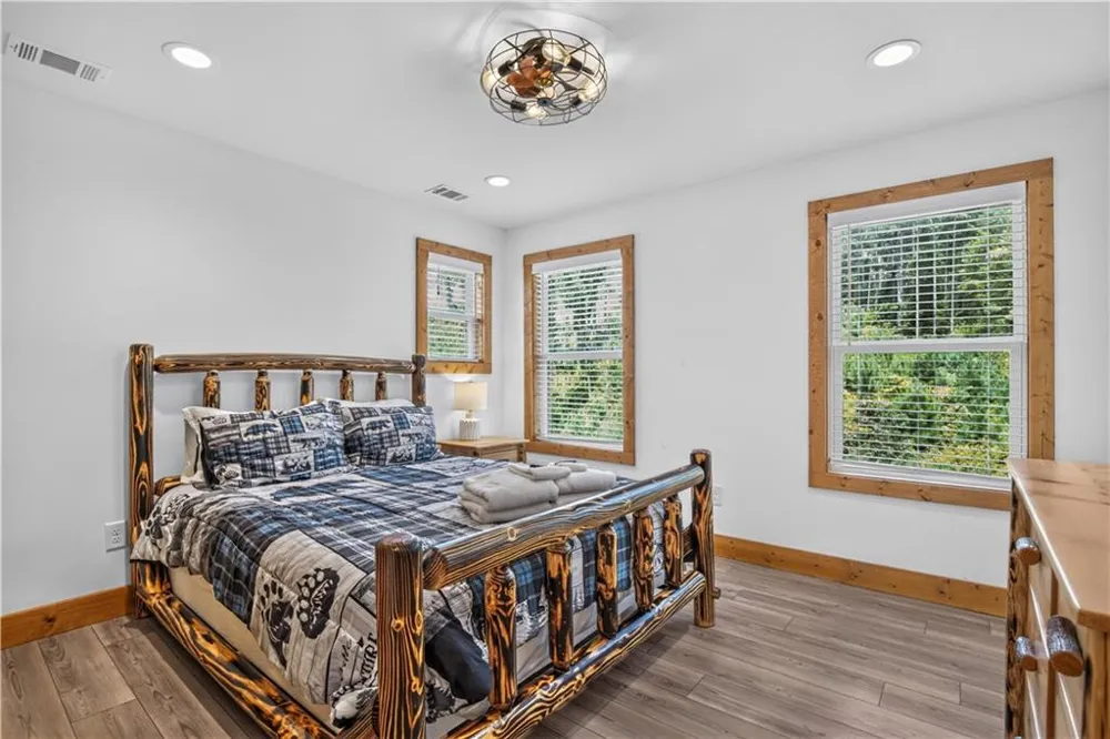 643 Woodstone Trail Ellijay, GA 30540