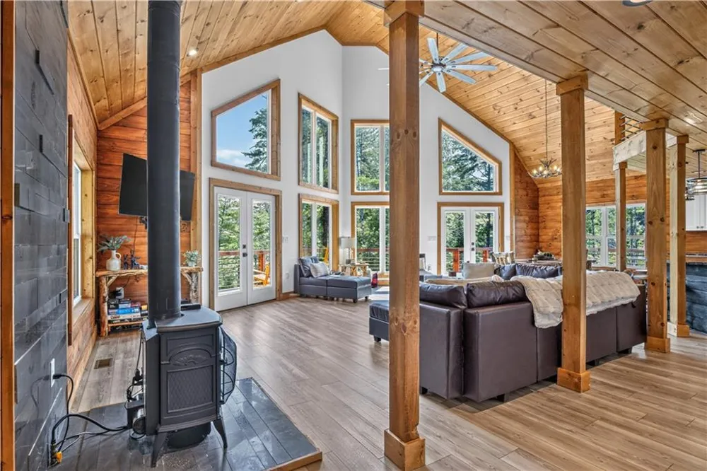 643 Woodstone Trail Ellijay, GA 30540