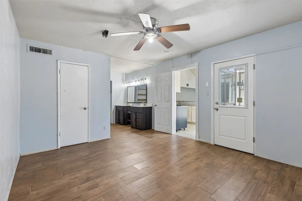 6051 Dooley Drive The Colony, TX 75056
