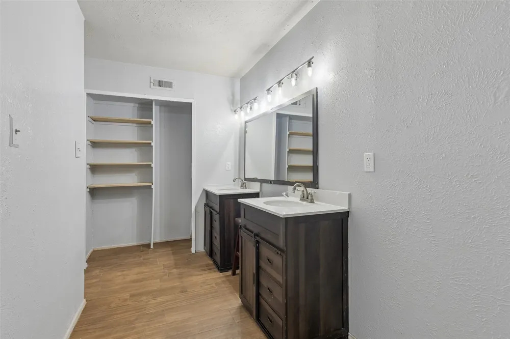 6051 Dooley Drive The Colony, TX 75056