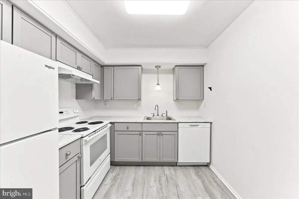 5200 HILLTOP DRIVE #B-22 Brookhaven, PA 19015