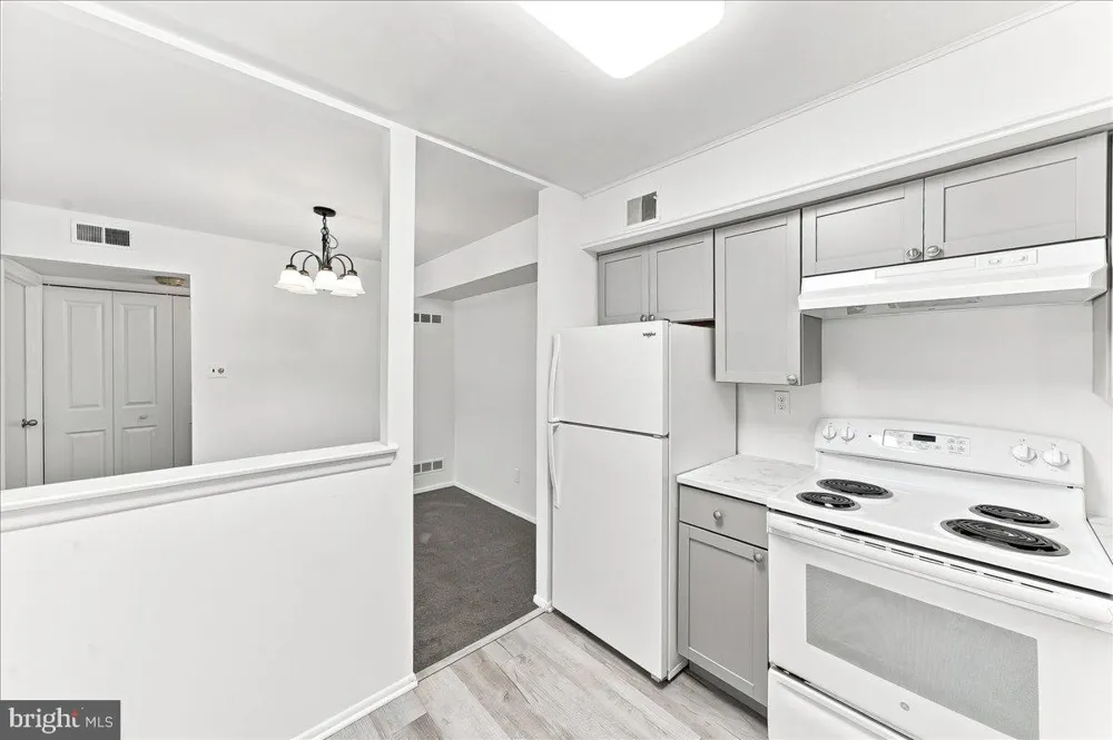 5200 HILLTOP DRIVE #B-22 Brookhaven, PA 19015