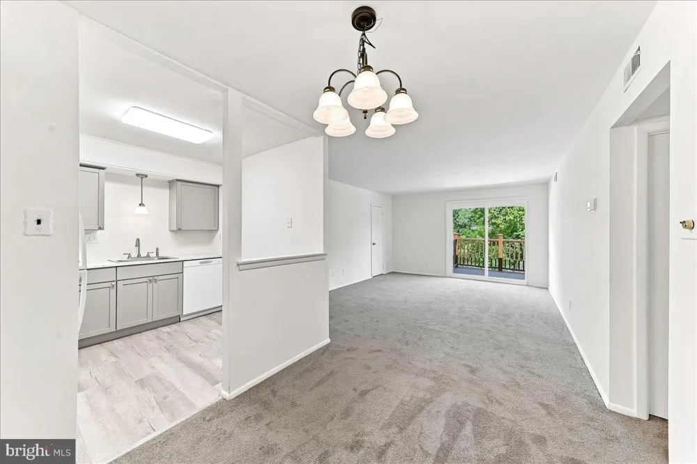 5200 HILLTOP DRIVE #B-22 Brookhaven, PA 19015