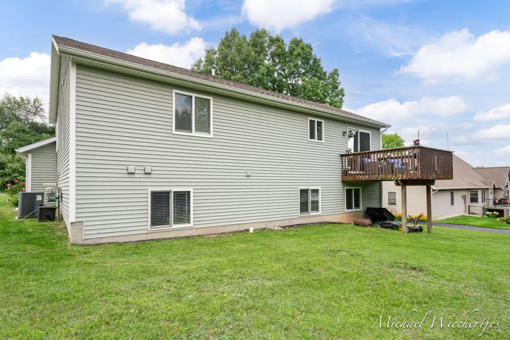 6998 Riverwood Drive Belding, MI 48809