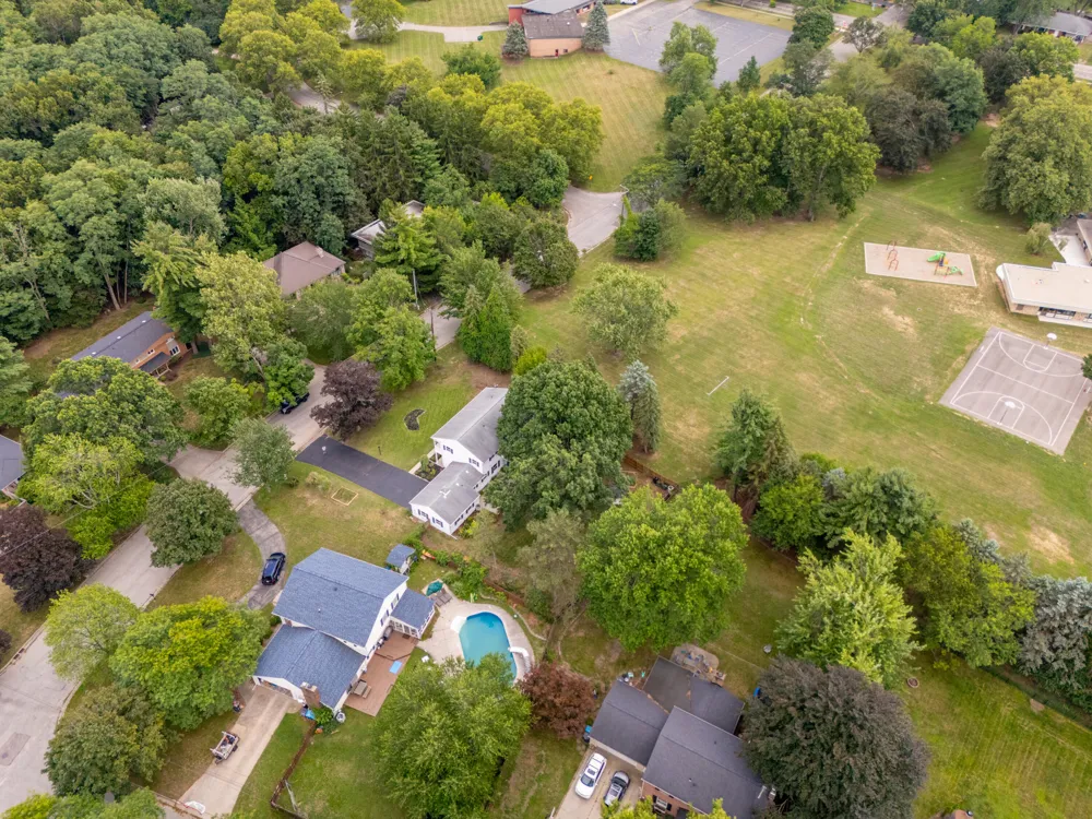 2222 Aberdeen Drive Kalamazoo, MI 49008