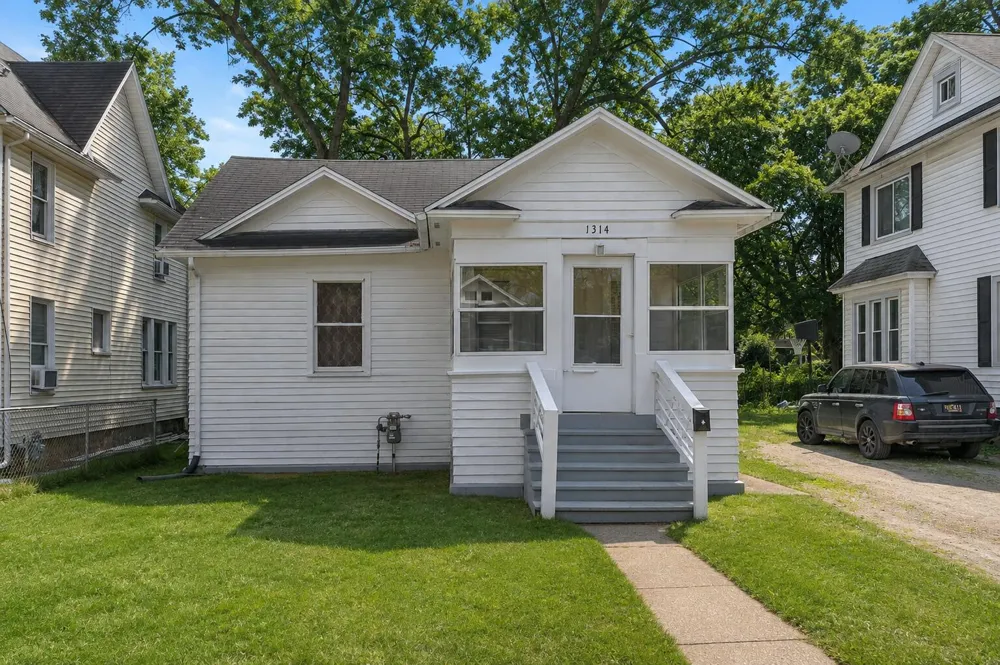 1314 Clinton Avenue Kalamazoo, MI 49001