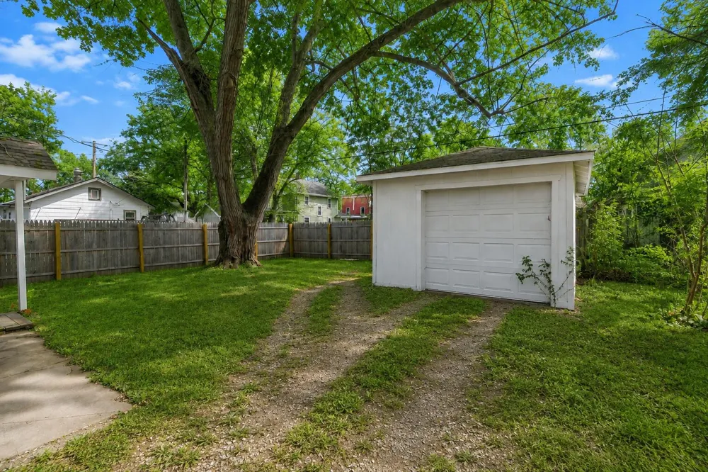 1314 Clinton Avenue Kalamazoo, MI 49001