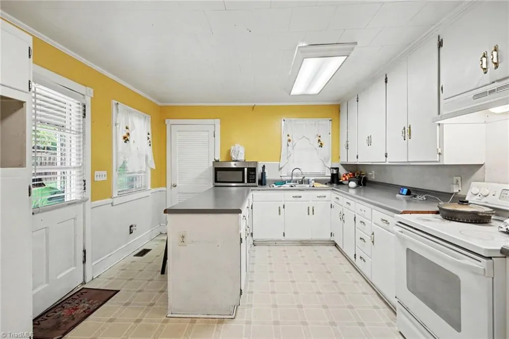 2006 Ashland Drive Burlington, NC 27217