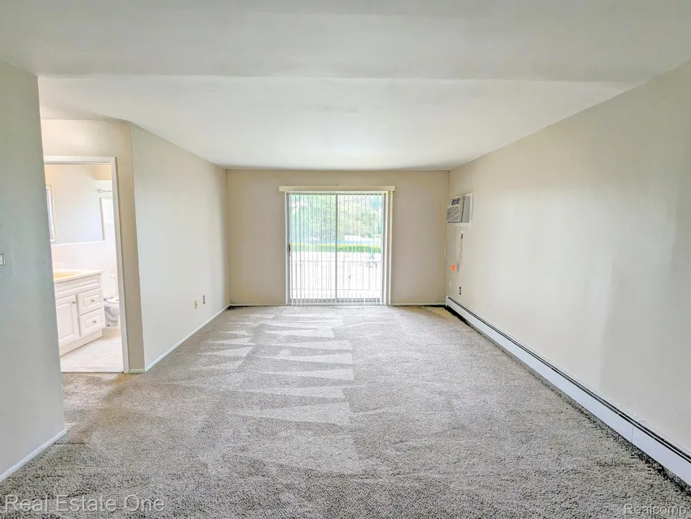 1942 AXTELL DRIVE #7 Troy City, MI 48084
