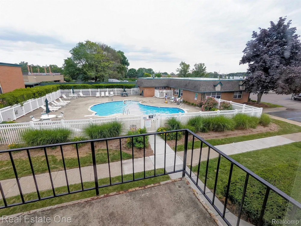 1942 AXTELL DRIVE #7 Troy City, MI 48084