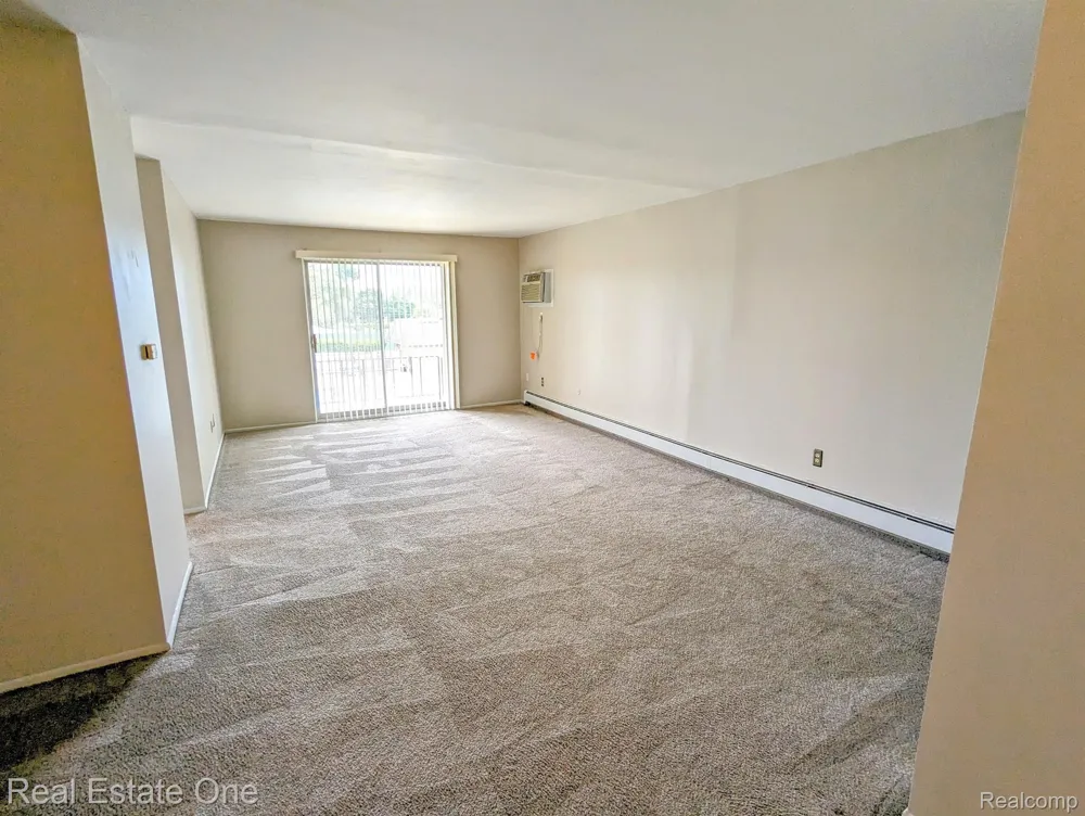 1942 AXTELL DRIVE #7 Troy City, MI 48084