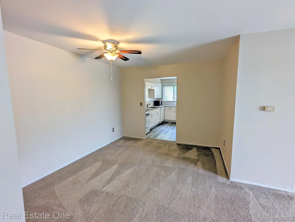 1942 AXTELL DRIVE #7 Troy City, MI 48084