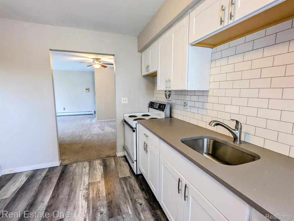 1942 AXTELL DRIVE #7 Troy City, MI 48084
