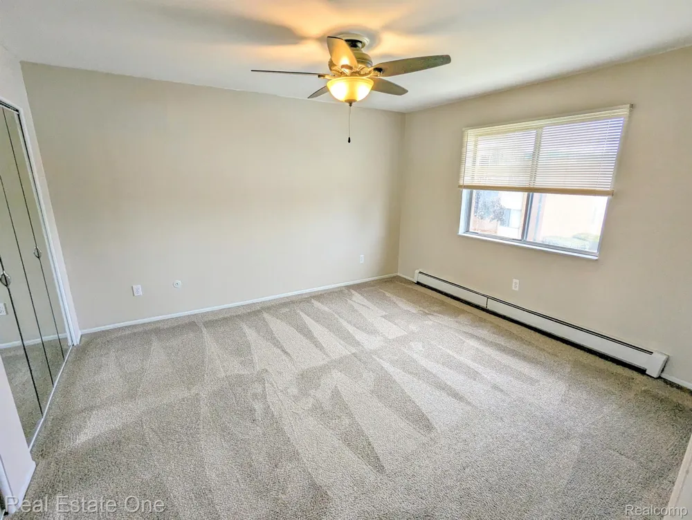 1942 AXTELL DRIVE #7 Troy City, MI 48084