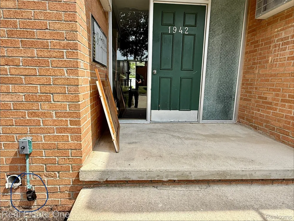 1942 AXTELL DRIVE #7 Troy City, MI 48084