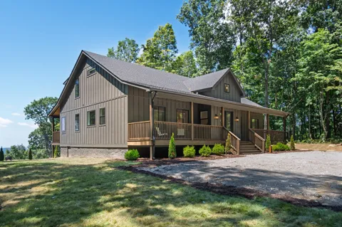 900 Valley View Drive