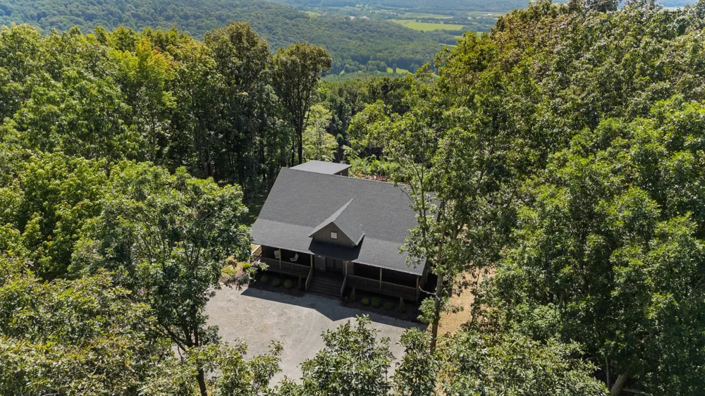 900 Valley View Drive Altamont, TN 37301