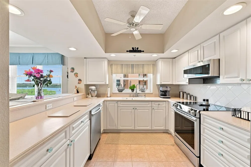 6450 SHORELINE DRIVE #9306 Seminole, FL 33708