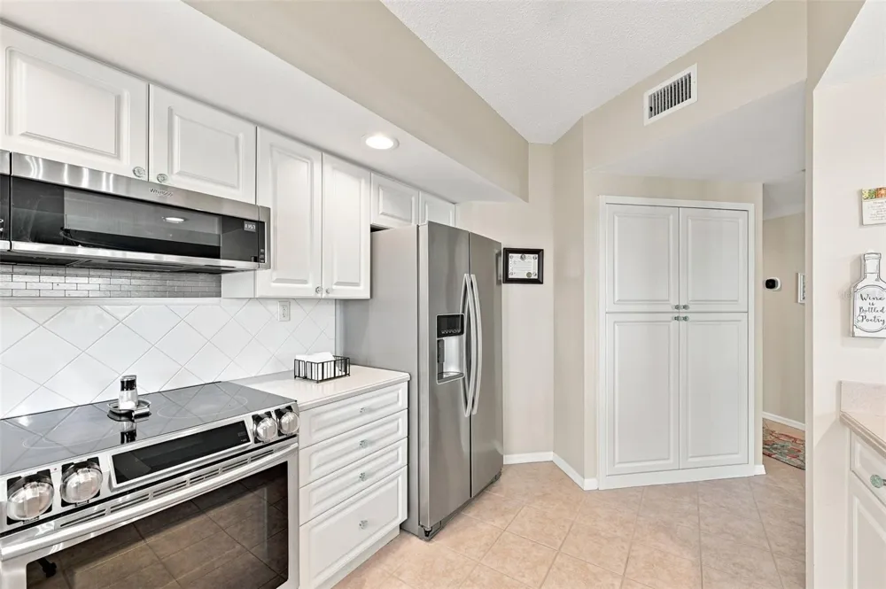6450 SHORELINE DRIVE #9306 Seminole, FL 33708