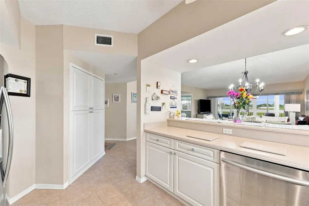 6450 SHORELINE DRIVE #9306 Seminole, FL 33708