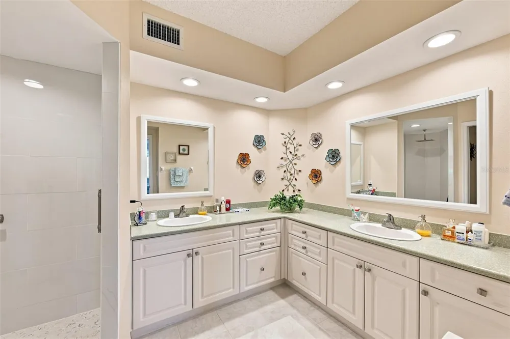 6450 SHORELINE DRIVE #9306 Seminole, FL 33708