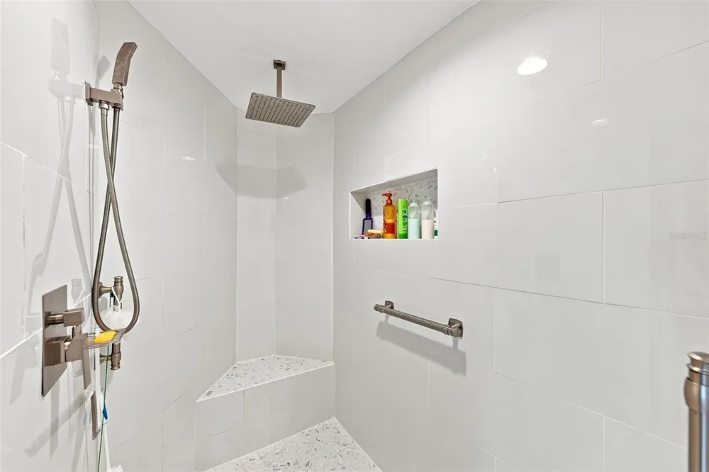 6450 SHORELINE DRIVE #9306 Seminole, FL 33708