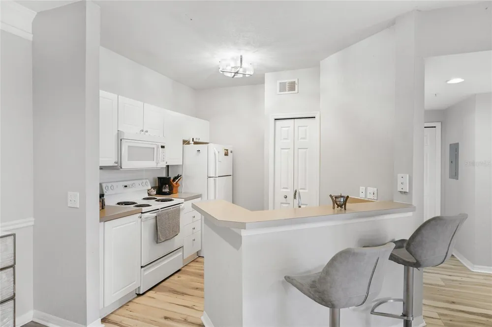 5134 NORTHRIDGE ROAD #208 Sarasota, FL 34238