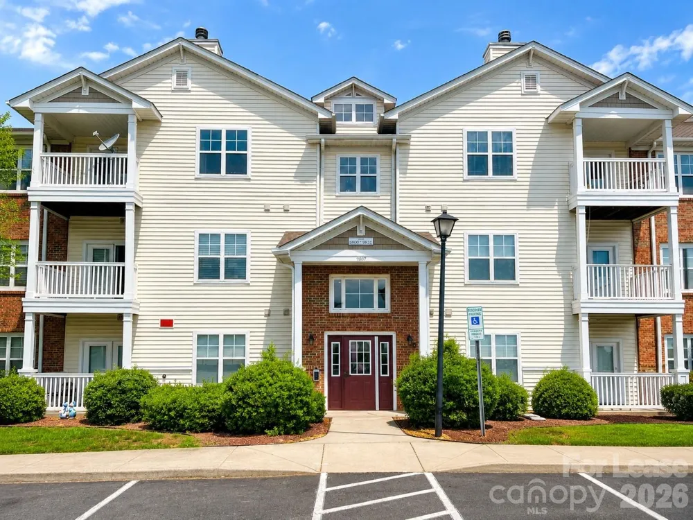 9813 Hyde Glen Court Charlotte, NC 28262