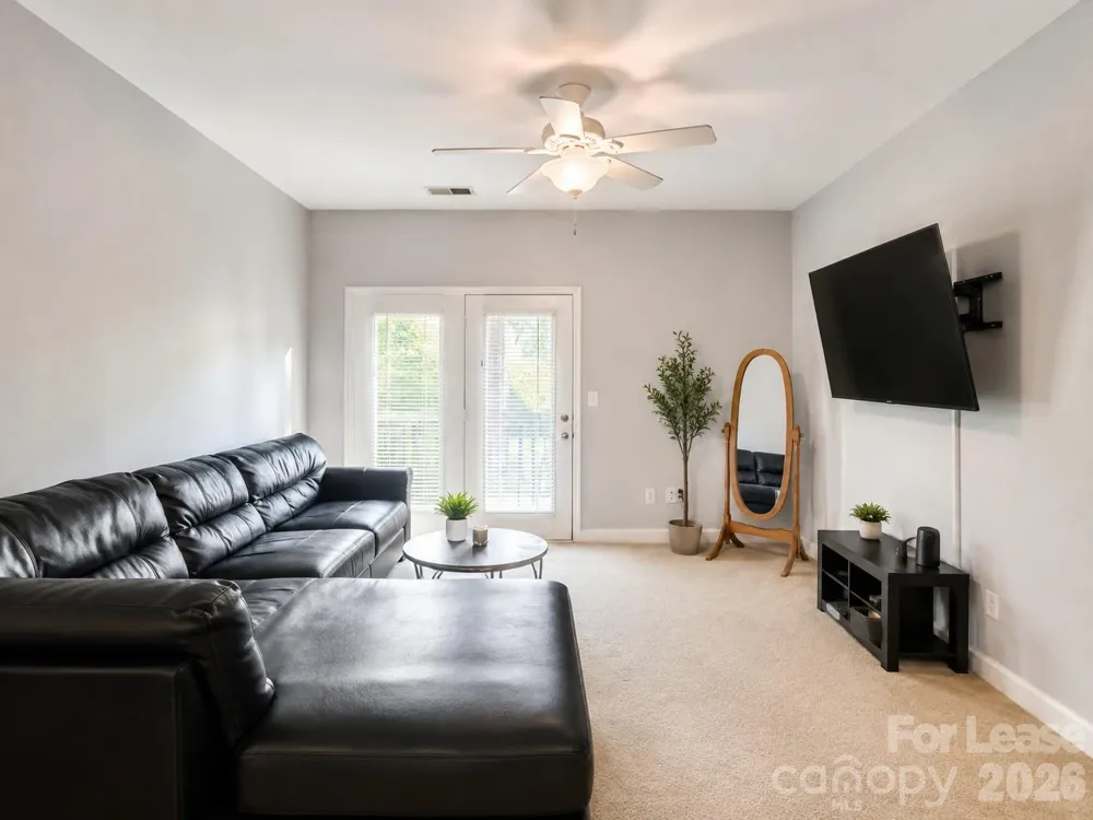 9813 Hyde Glen Court Charlotte, NC 28262