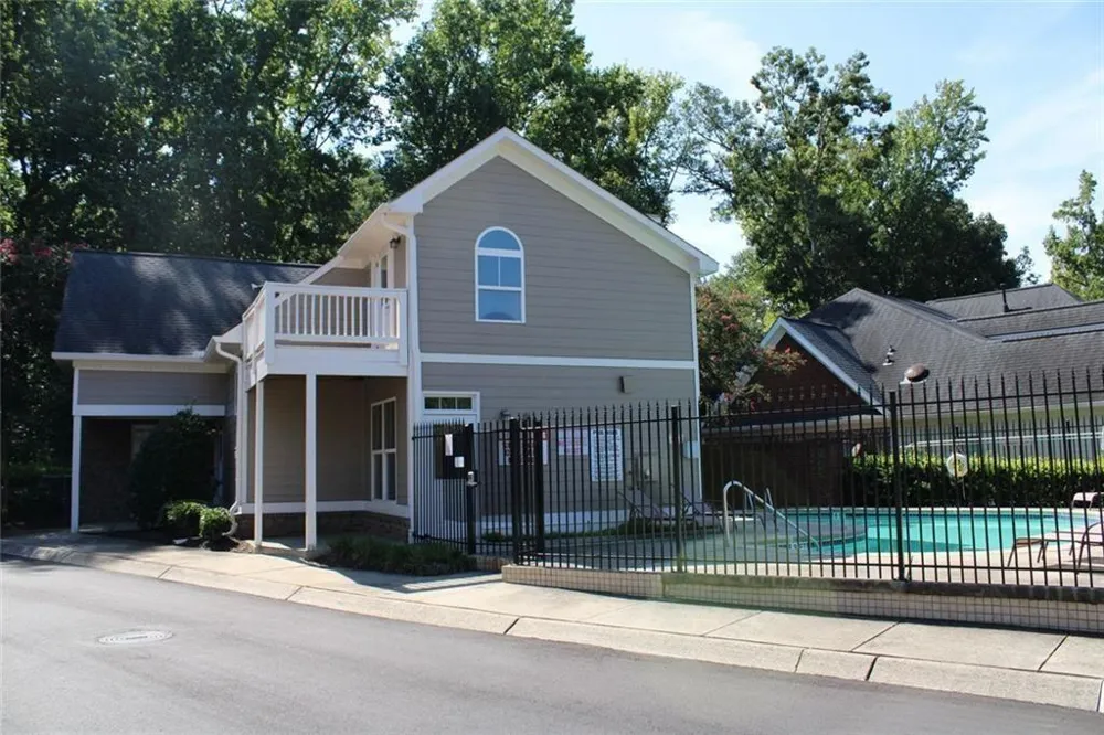 12100 Seasons Trace Alpharetta, GA 30004