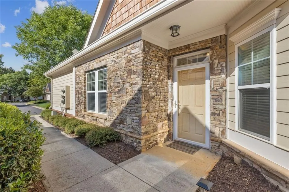 12100 Seasons Trace Alpharetta, GA 30004