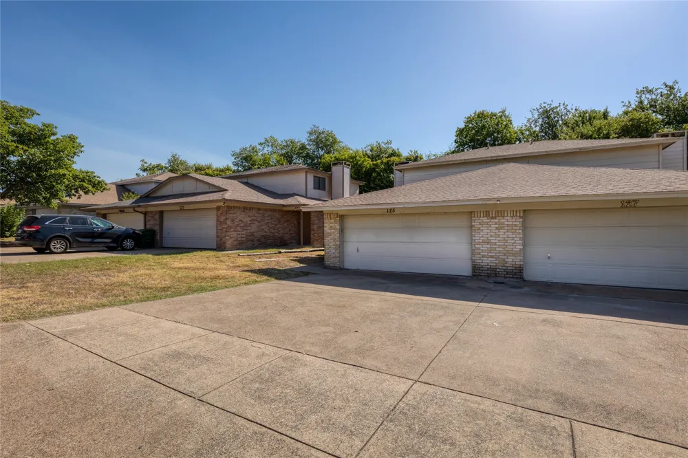 125 Allencrest Drive White Settlement, TX 76108