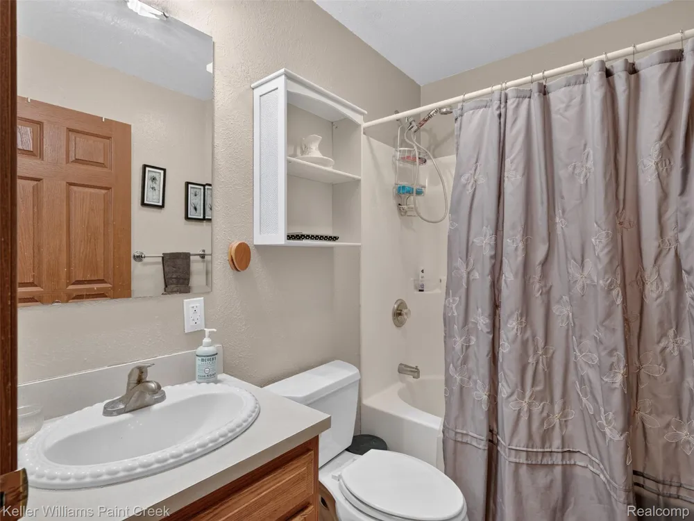 533 White Road Hay Township, MI 48624