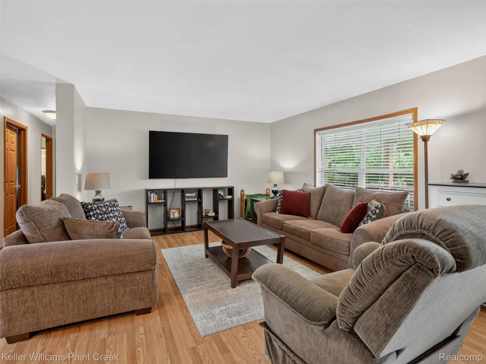 533 White Road Hay Township, MI 48624