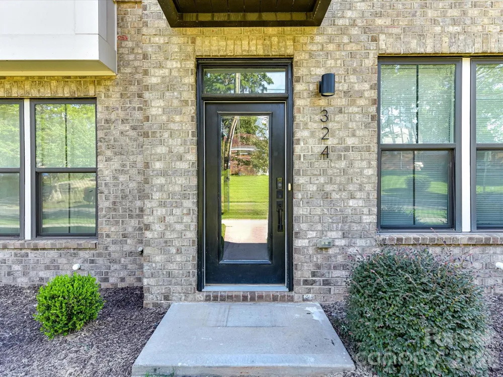 324 Yorkshire Drive Charlotte, NC 28217