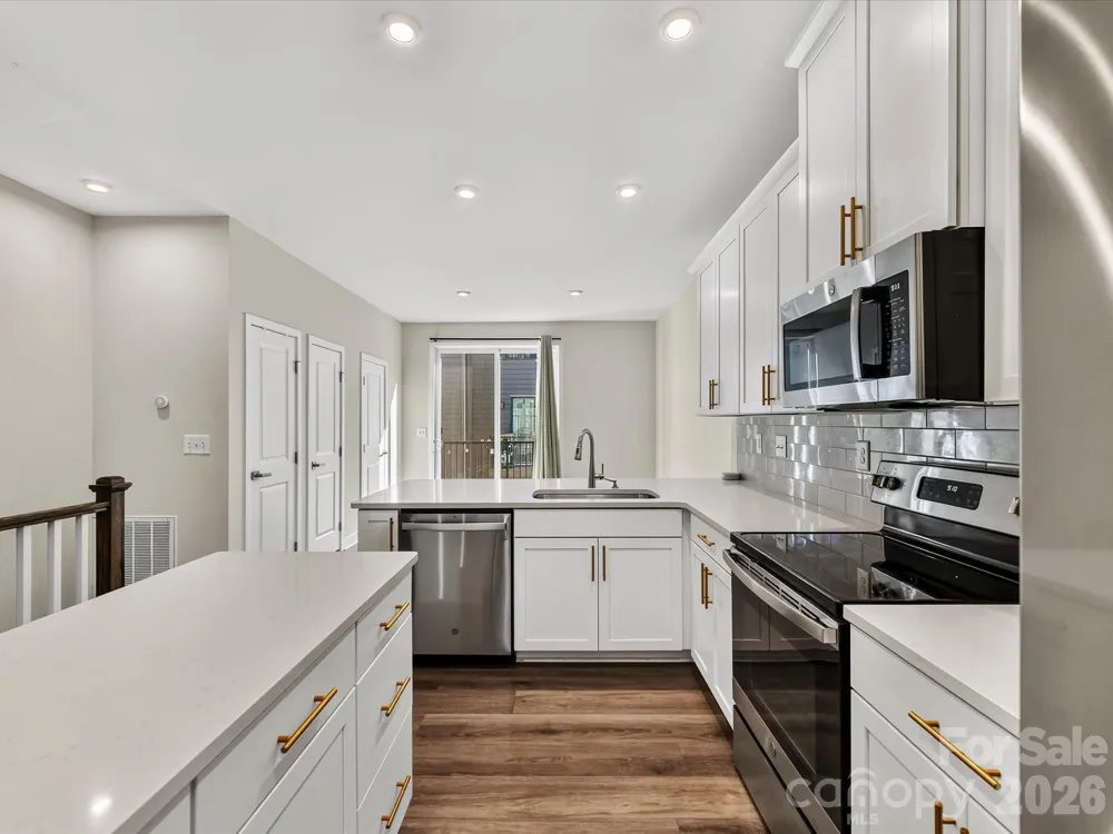 324 Yorkshire Drive Charlotte, NC 28217