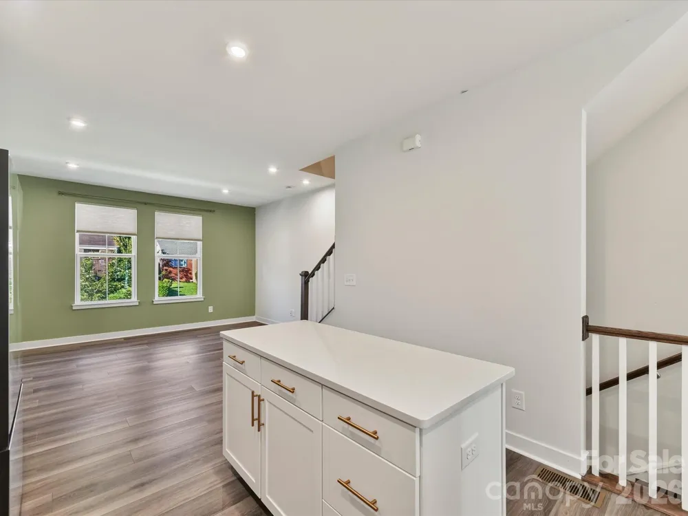 324 Yorkshire Drive Charlotte, NC 28217