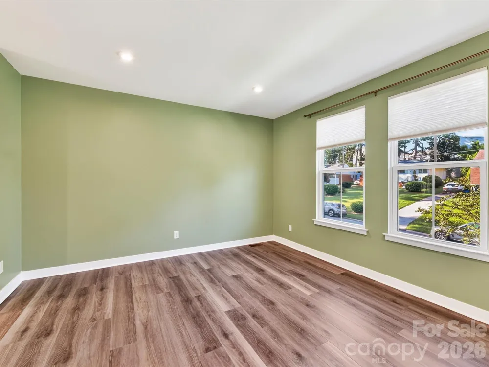 324 Yorkshire Drive Charlotte, NC 28217