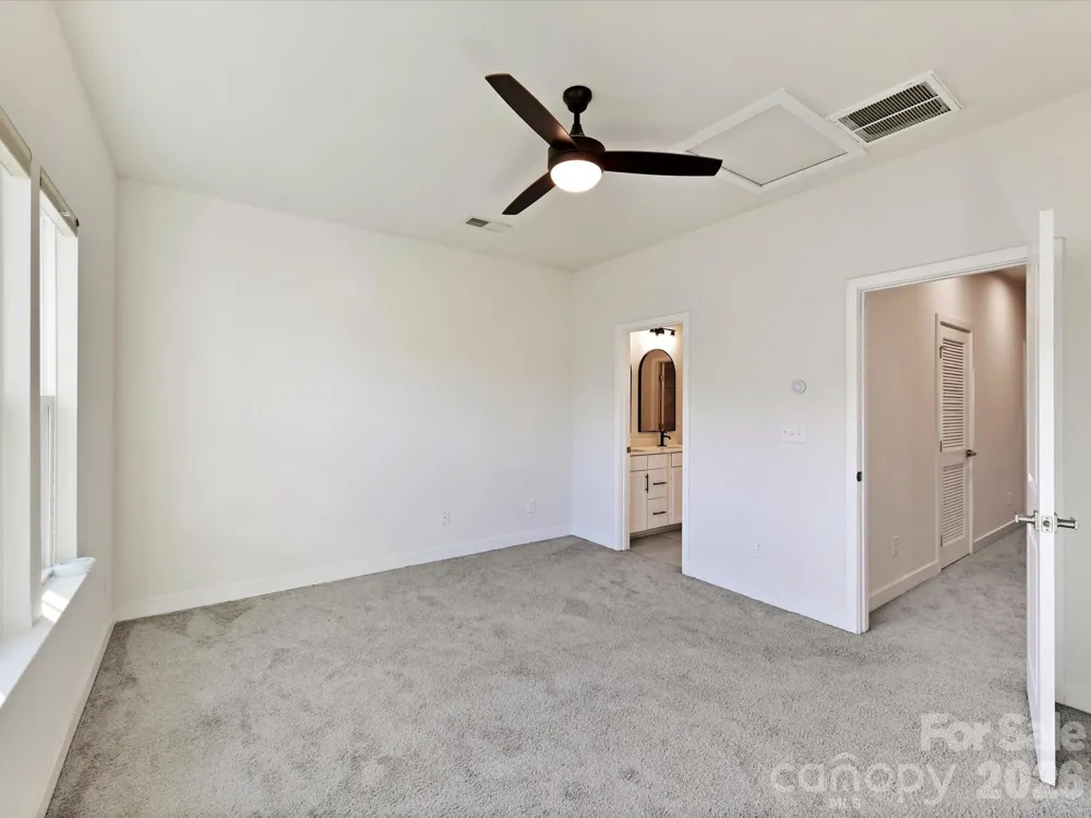 324 Yorkshire Drive Charlotte, NC 28217