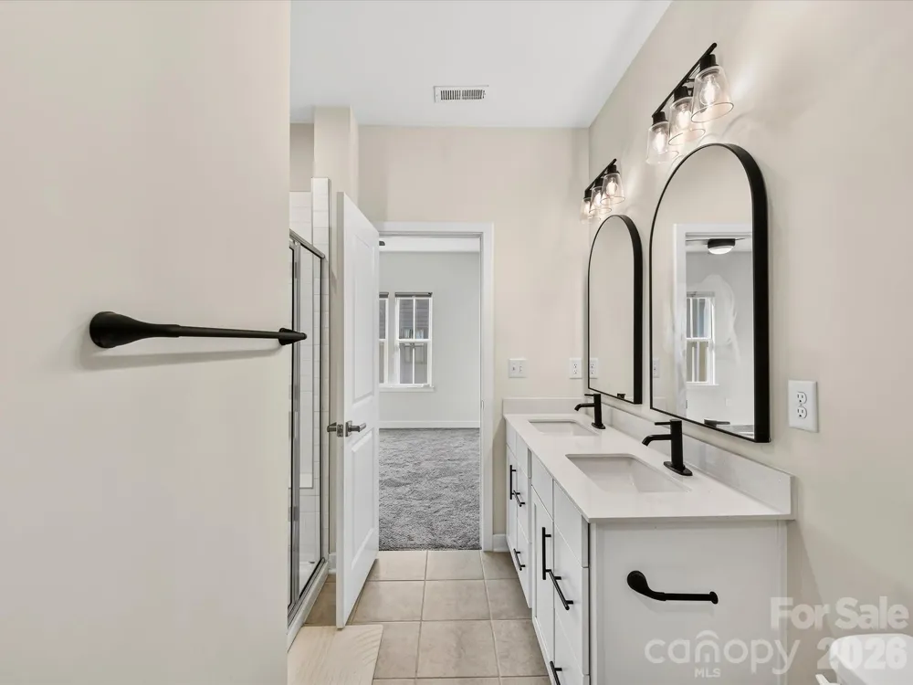 324 Yorkshire Drive Charlotte, NC 28217