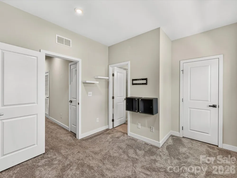 324 Yorkshire Drive Charlotte, NC 28217