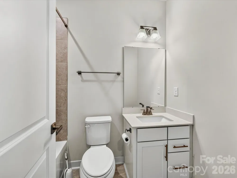 324 Yorkshire Drive Charlotte, NC 28217