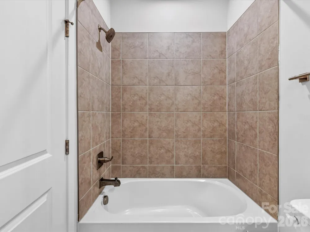 324 Yorkshire Drive Charlotte, NC 28217