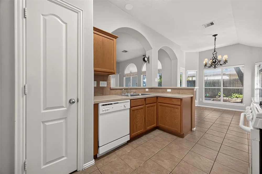 11915 Lois Lane Pinehurst, TX 77362