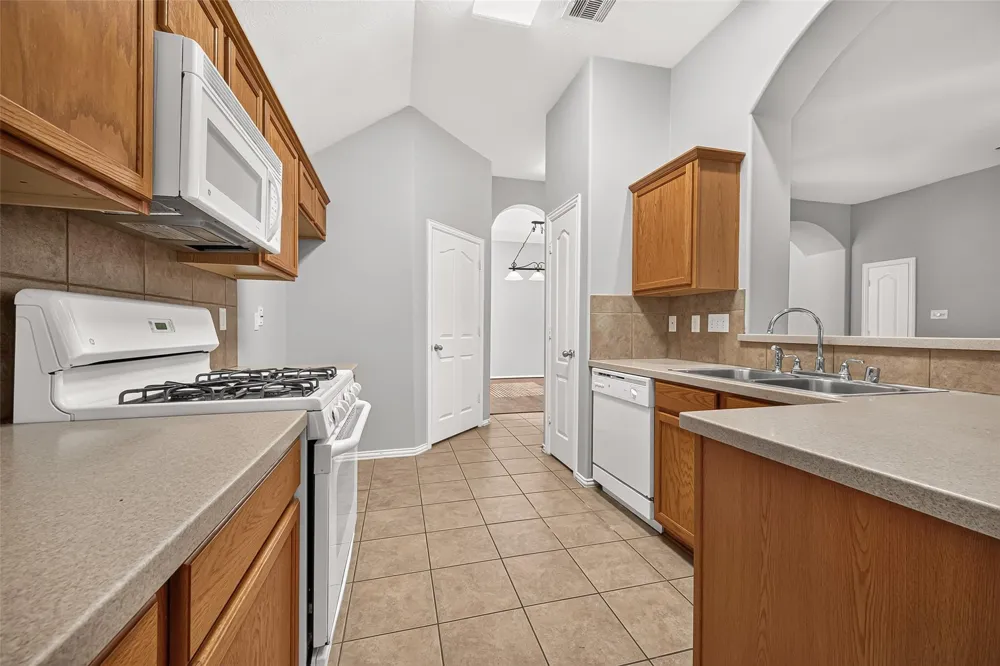 11915 Lois Lane Pinehurst, TX 77362