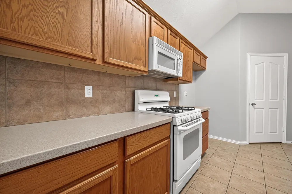 11915 Lois Lane Pinehurst, TX 77362