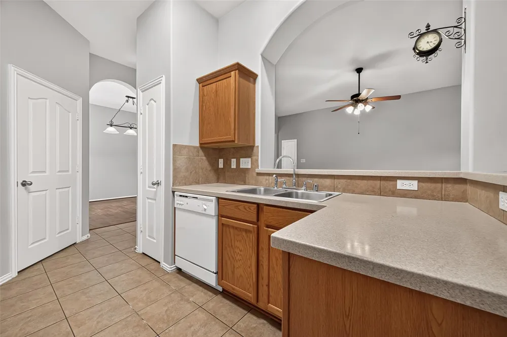 11915 Lois Lane Pinehurst, TX 77362