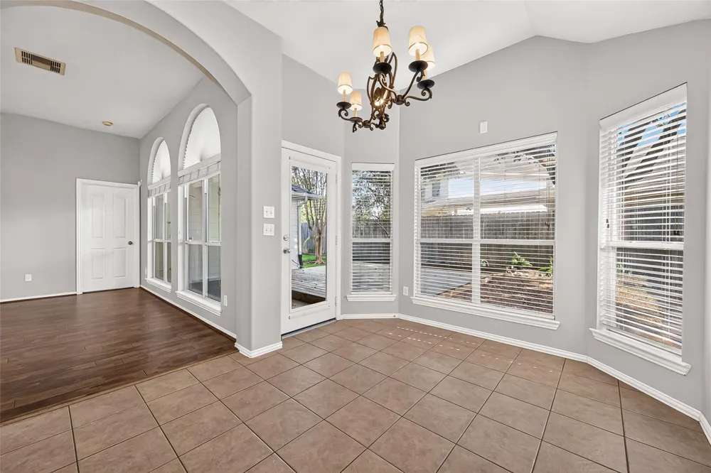 11915 Lois Lane Pinehurst, TX 77362