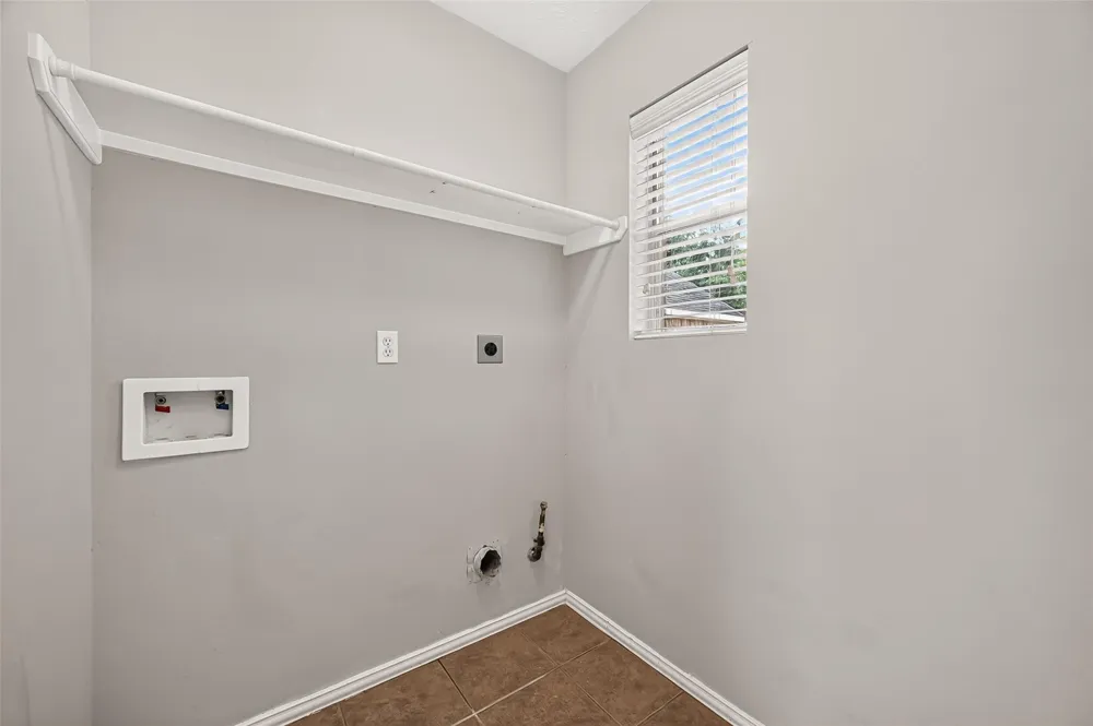 11915 Lois Lane Pinehurst, TX 77362